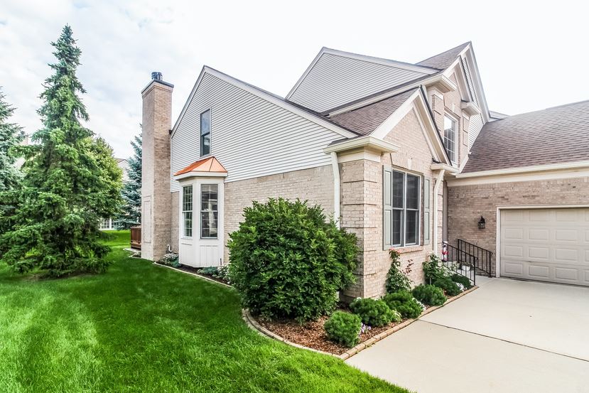 1670 Maple Creek Court Rochester, MI 48306 - Photo 4 of 43 31352779-3.JPG