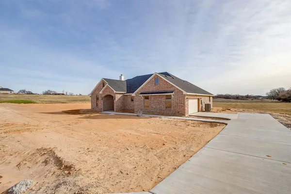 $549,000 | 117 Clare Road, Poolville, TX 76487