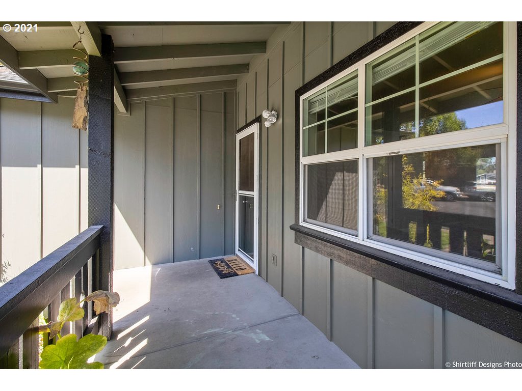 6984 A Street Springfield, OR 97478 - Photo 4 of 31