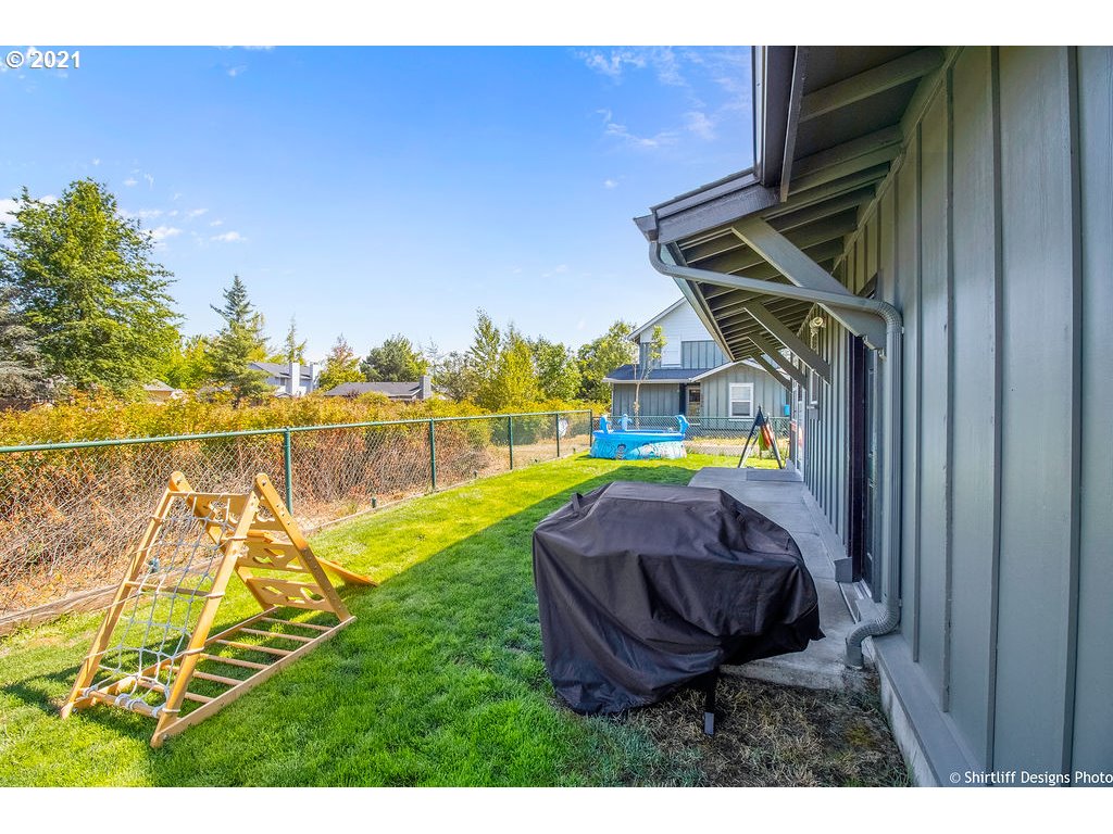 6984 A Street Springfield, OR 97478 - Photo 7 of 31