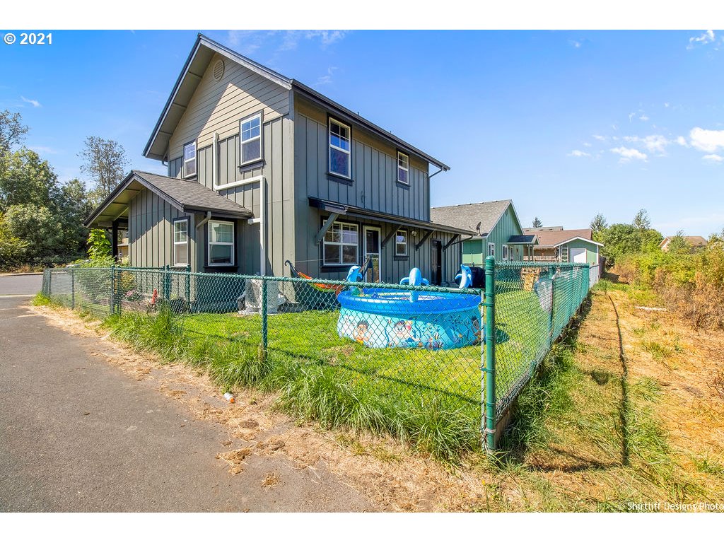 6984 A Street Springfield, OR 97478 - Photo 8 of 31