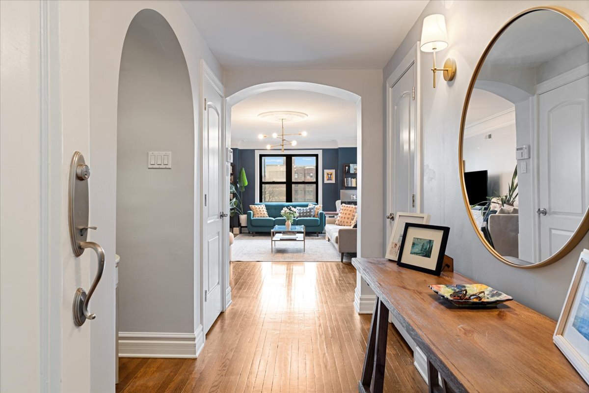 433 West Briar Place, Unit 6B Chicago, IL 60657 - Photo 2 of 26