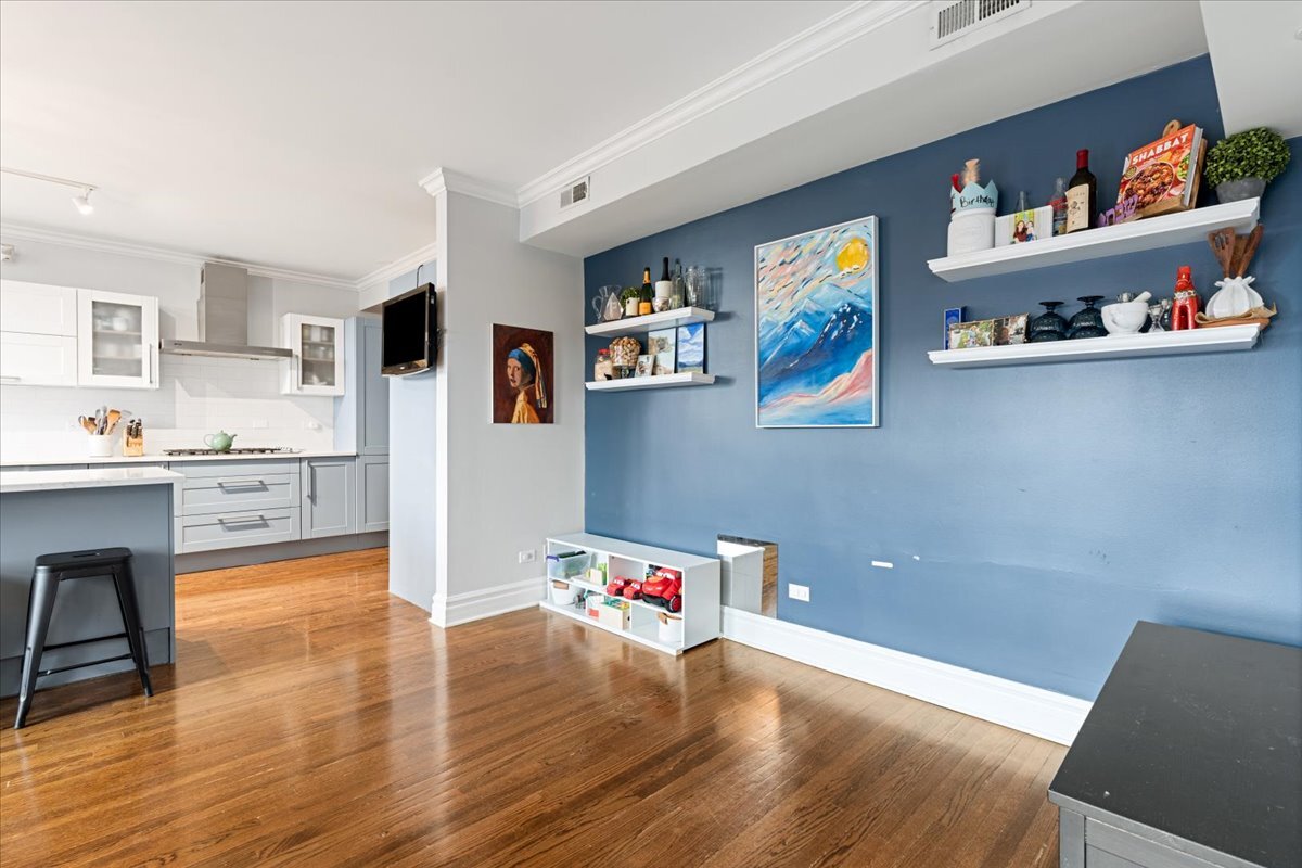 433 West Briar Place, Unit 6B Chicago, IL 60657 - Photo 9 of 26