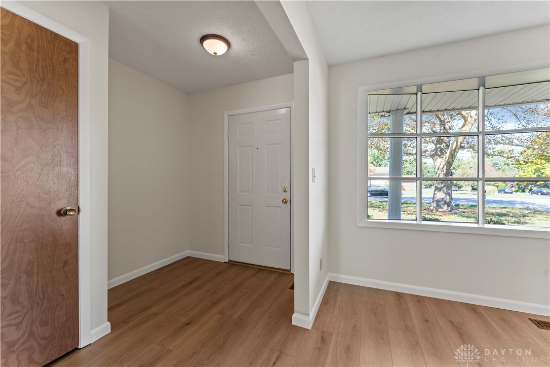 9922 Sheehan Road Dayton, OH 45458 - Photo 5 of 27 Gallery Image 5