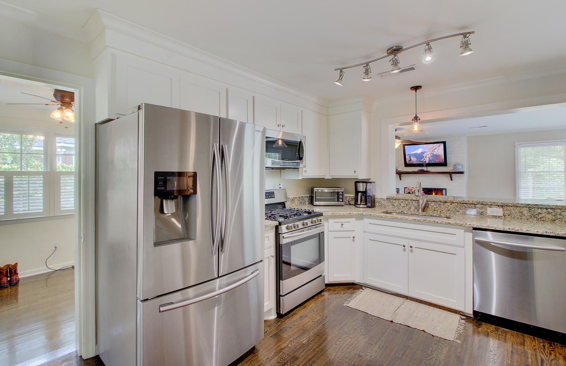 506 Canterbury Road Charleston, SC 29407 - Photo 10 of 27 updated kitchen