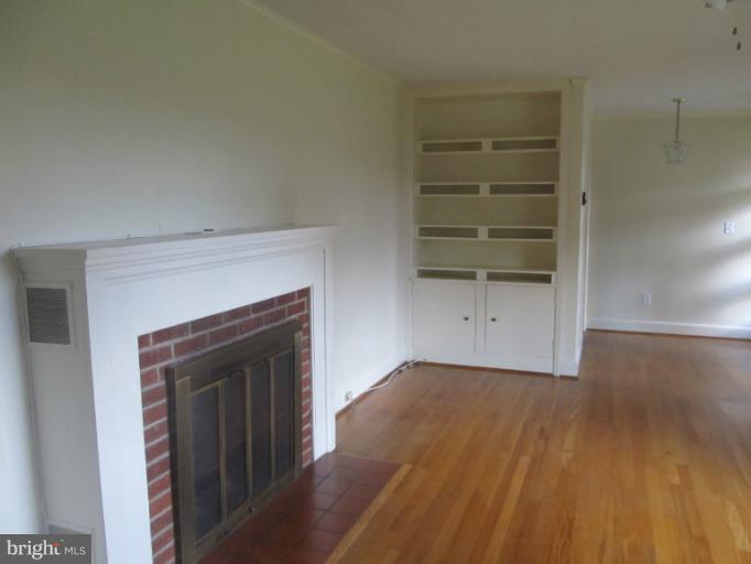 12368 Metlock Road Culpeper, VA 22701 - Photo 15 of 30 Living Room