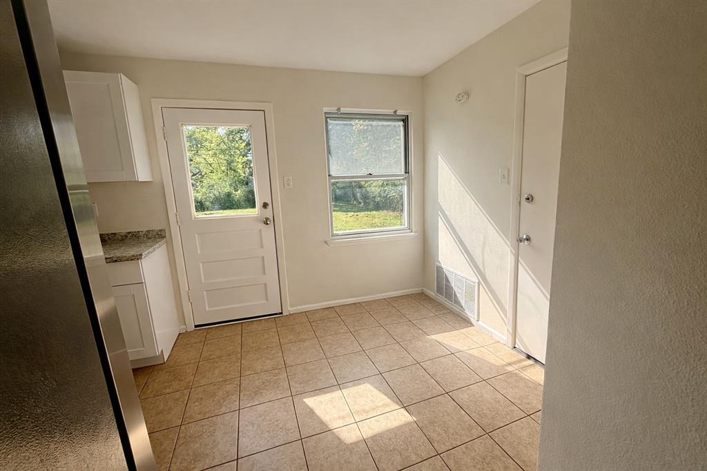 1817 North Nursery Road Irving, TX 75061 - Photo 5 of 9 Eat-In Kitchen
