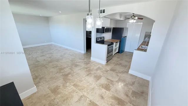 $2,000 | 500 Northeast 2nd Street, Unit 405, Dania Beach, FL 33004