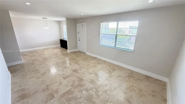 $2,000 | 500 Northeast 2nd Street, Unit 405, Dania Beach, FL 33004