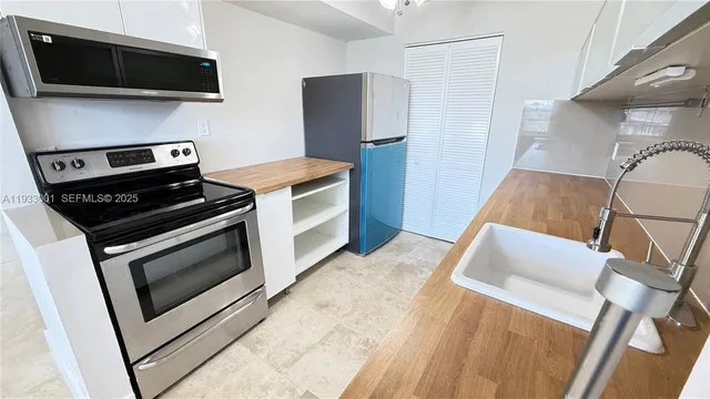 $2,000 | 500 Northeast 2nd Street, Unit 405, Dania Beach, FL 33004