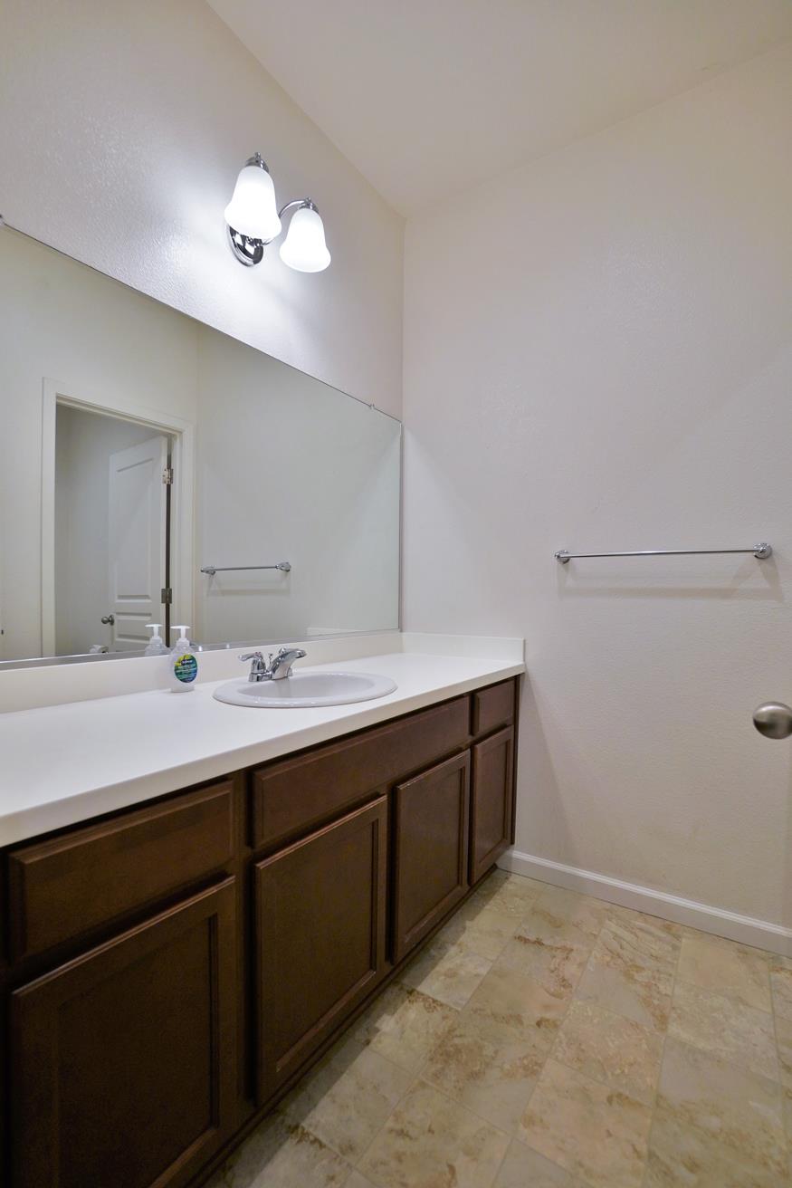 559 Ivory Street Lemoore, CA 93245 - Photo 11 of 59