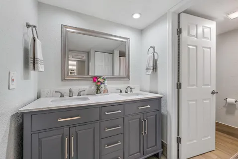 $309,000 | 226 Lake Arbor Drive, Palm Springs, FL 33461