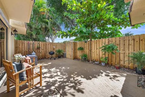 $309,000 | 226 Lake Arbor Drive, Palm Springs, FL 33461