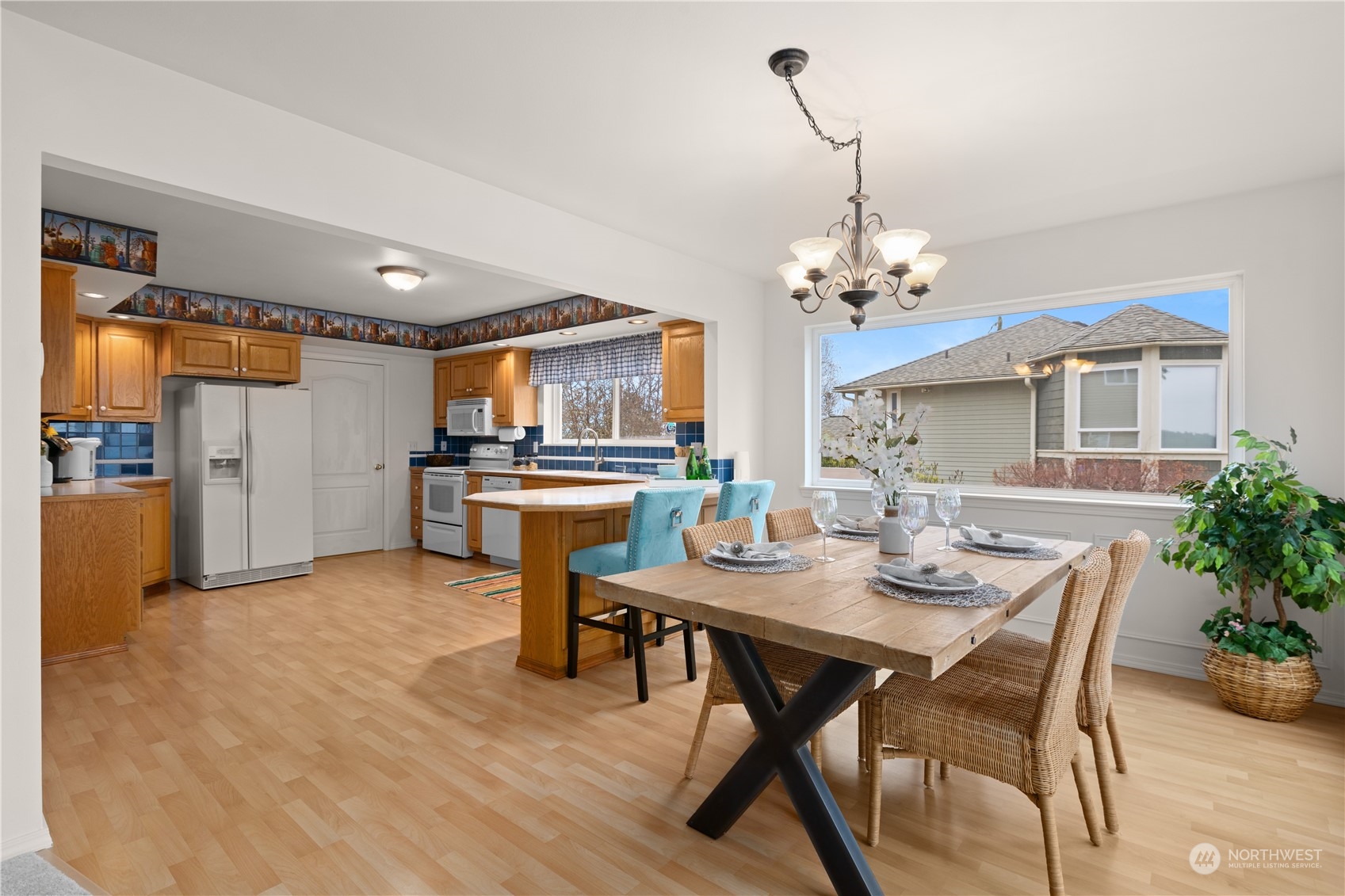 8230 Shoemaker Road Marysville, WA 98271 - Photo 8 of 40 a dining room with furniture and window