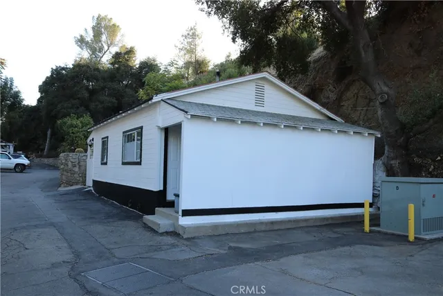 a house view with a outdoor space