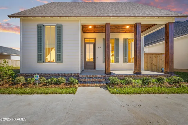 $409,630 | 209 Keystone Drive, Scott, LA 70583