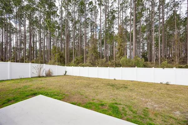 a picture of a very nice looking hallway