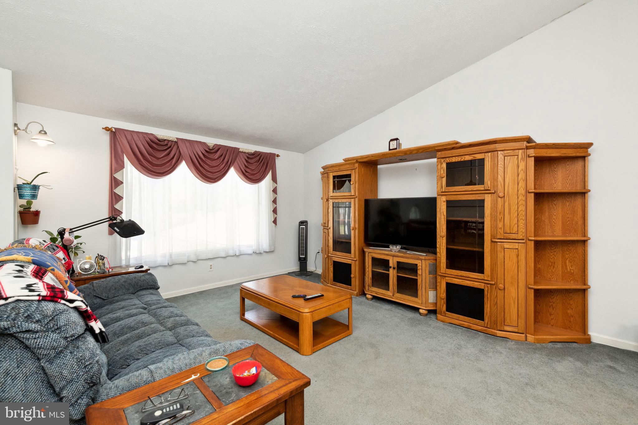 7815 Linthicum Road Pasadena, MD 21122 - Photo 8 of 48 Living Room