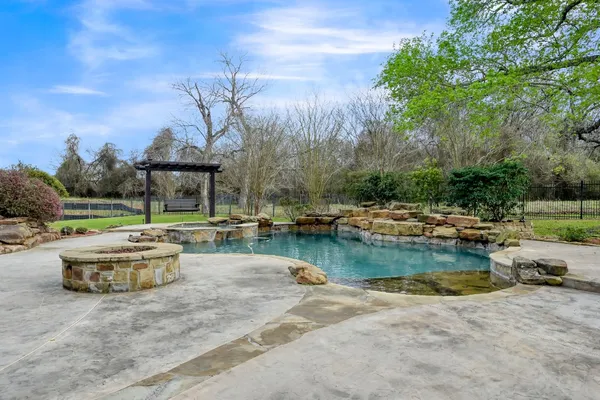 $1,470,000 | 50 Lake Estates Drive, Montgomery, TX 77356
