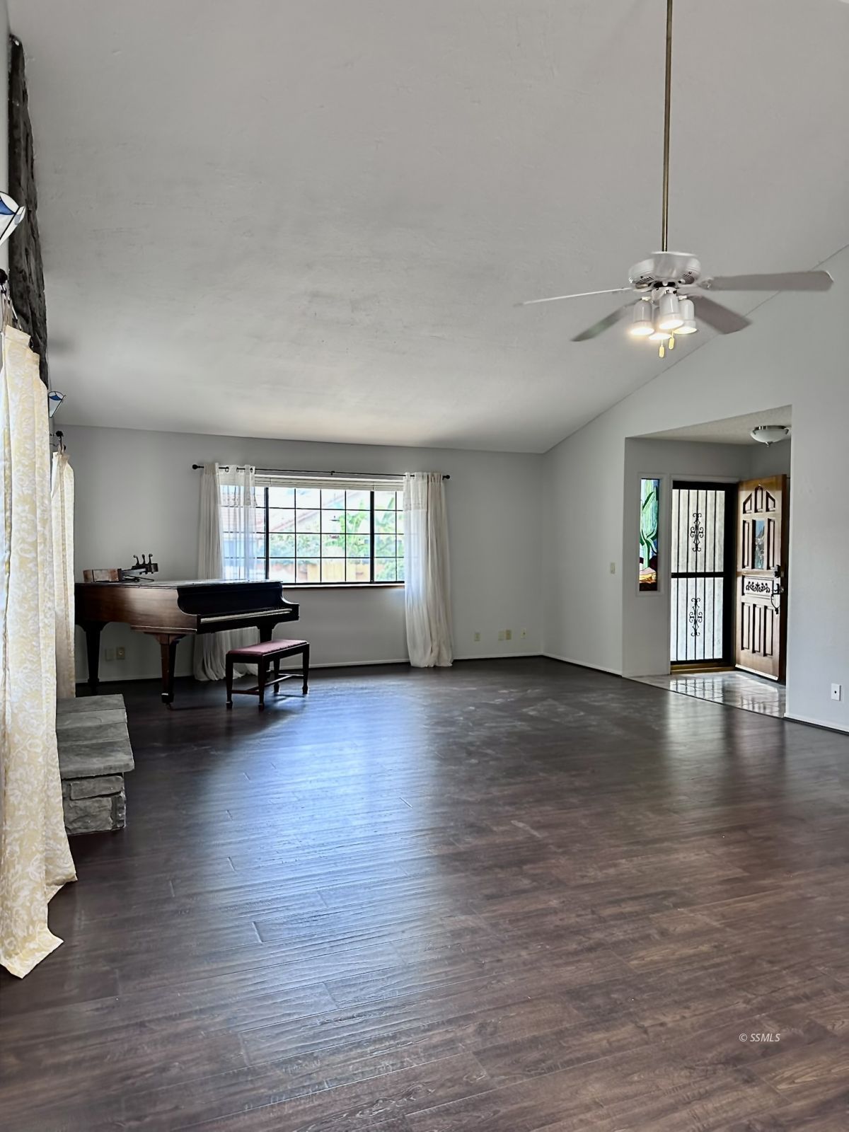 934 Roosevelt Street Ridgecrest, CA 93555 - Photo 6 of 36 Gallery Image 6