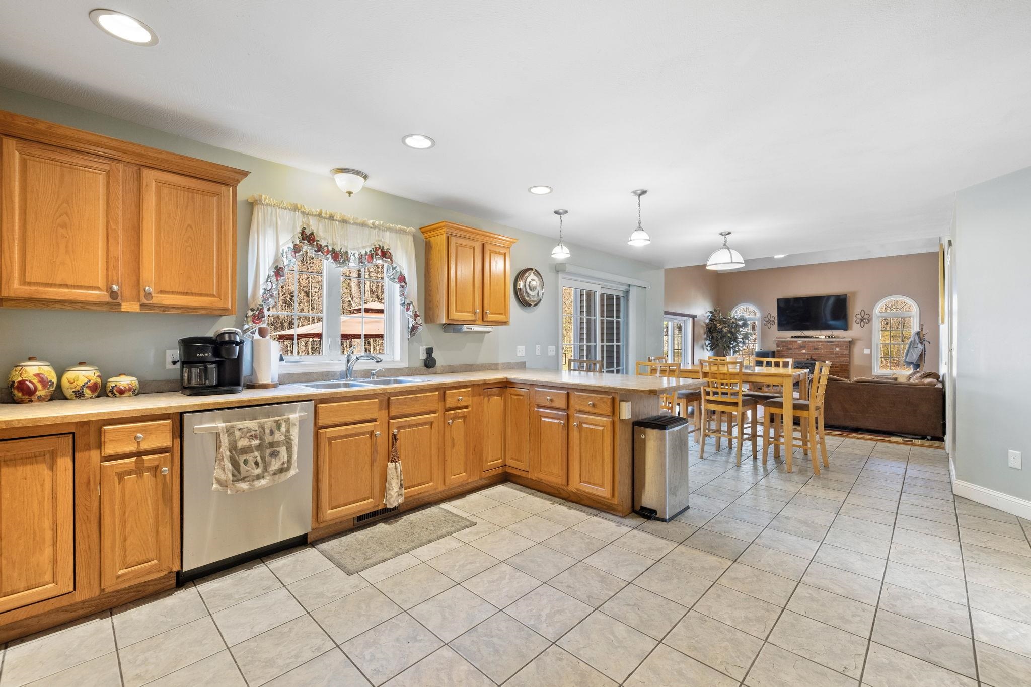 13 Longview Circle Pelham, NH 03076 - Photo 12 of 40