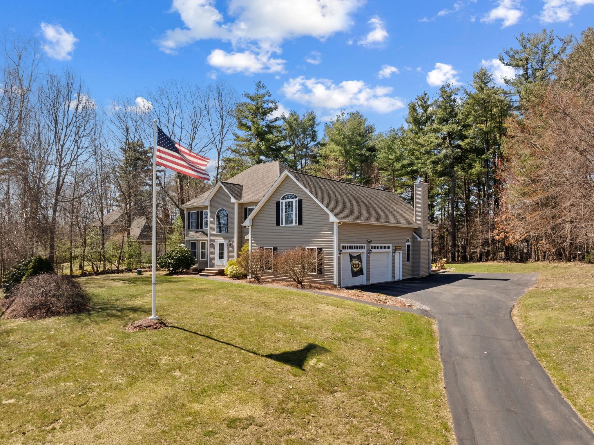 13 Longview Circle Pelham, NH 03076 - Photo 2 of 40