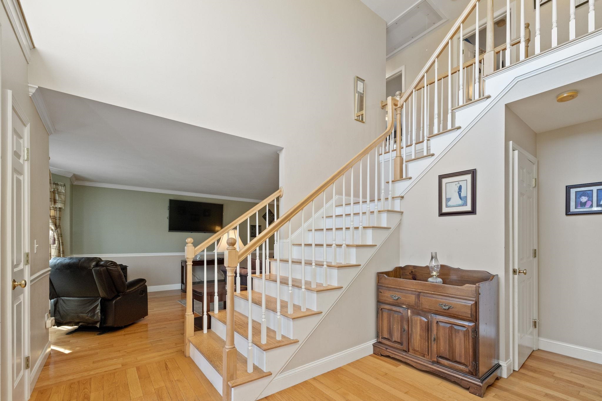 13 Longview Circle Pelham, NH 03076 - Photo 4 of 40