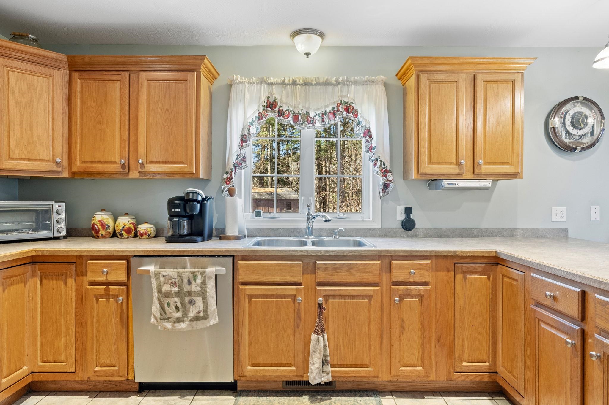 13 Longview Circle Pelham, NH 03076 - Photo 10 of 40