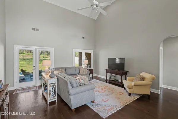 $575,000 | 2038 Nottaway Drive, Southaven, MS 38671