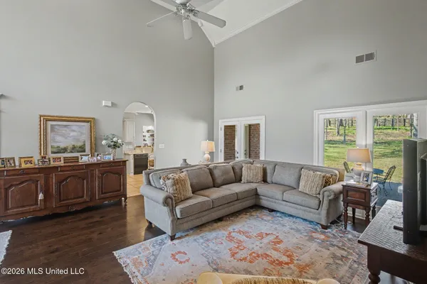 $575,000 | 2038 Nottaway Drive, Southaven, MS 38671