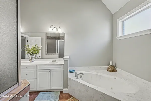 $575,000 | 2038 Nottaway Drive, Southaven, MS 38671