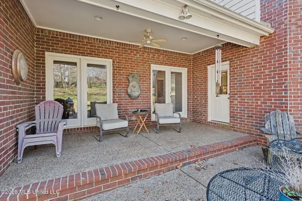 $575,000 | 2038 Nottaway Drive, Southaven, MS 38671