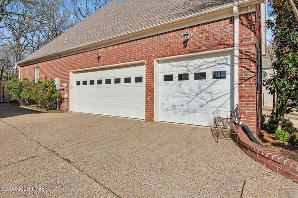 $575,000 | 2038 Nottaway Drive, Southaven, MS 38671