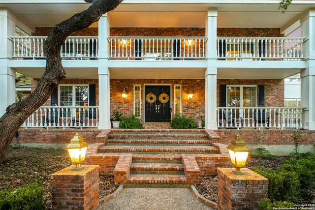 $999,999 | 21510 Forest Waters Circle, Garden Ridge, TX 78266