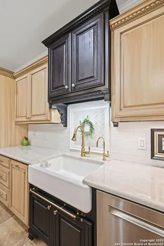 $999,999 | 21510 Forest Waters Circle, Garden Ridge, TX 78266