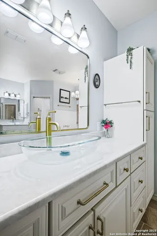 $999,999 | 21510 Forest Waters Circle, Garden Ridge, TX 78266