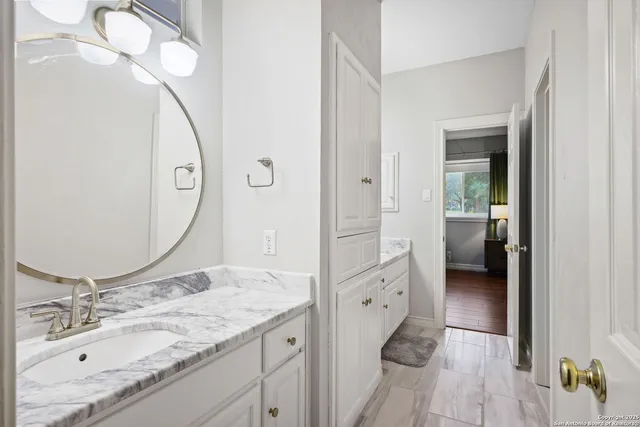 $999,999 | 21510 Forest Waters Circle, Garden Ridge, TX 78266