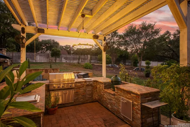 $999,999 | 21510 Forest Waters Circle, Garden Ridge, TX 78266