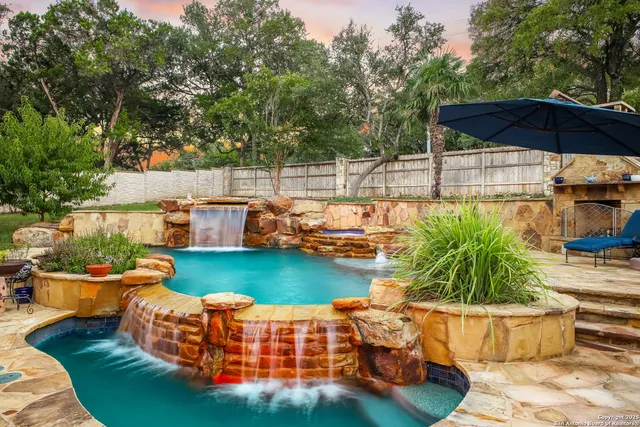 $999,999 | 21510 Forest Waters Circle, Garden Ridge, TX 78266