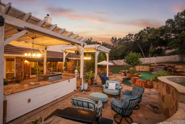 $999,999 | 21510 Forest Waters Circle, Garden Ridge, TX 78266