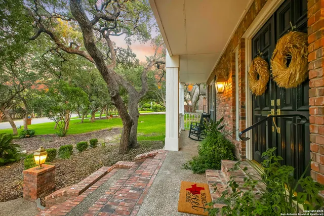 $999,999 | 21510 Forest Waters Circle, Garden Ridge, TX 78266