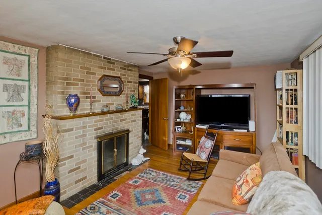 $275,000 | 27 Regal Street, Springfield, MA 01118