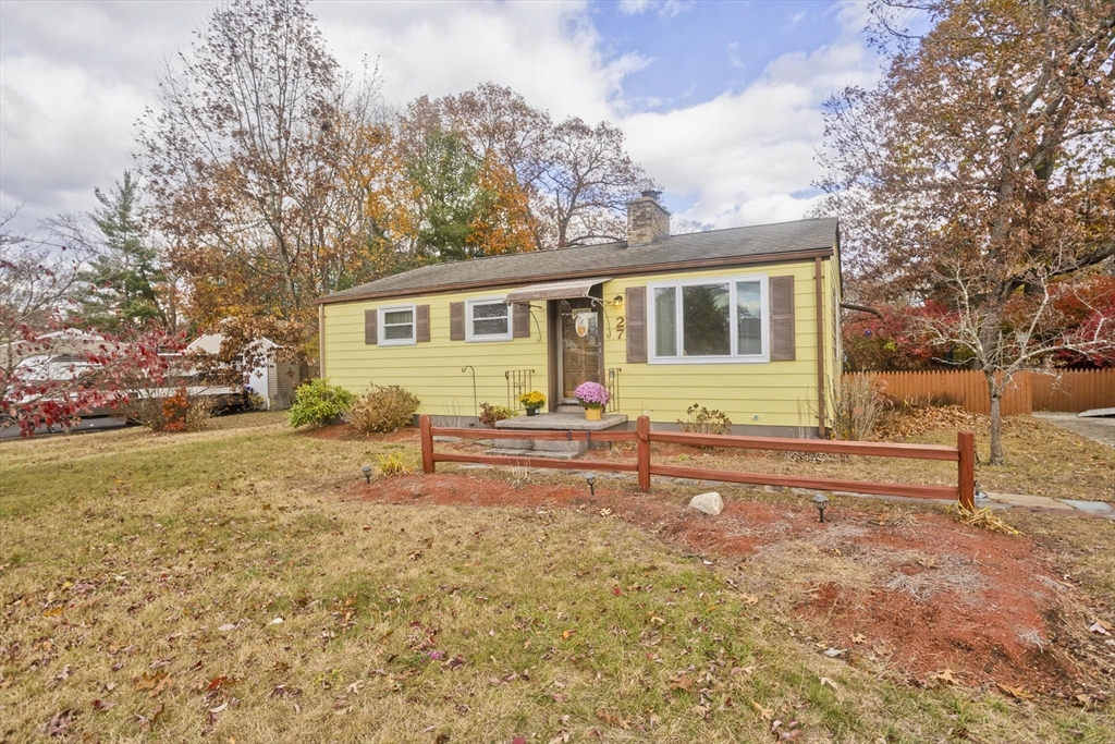 27 Regal Street Springfield, MA 01118 - Photo 28 of 32 a view of a house with backyard and sitting area