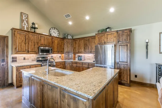 $770,000 | 3200 County Road 320, Granger, TX 76530