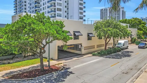 $1,040,000 | 3015 North Ocean Boulevard, Unit C1C8, Fort Lauderdale, FL 33308