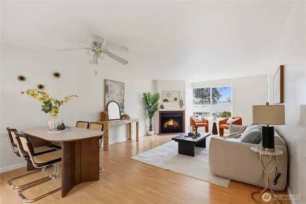 $350,000 | 9398 Redmond-Woodinville Road Northeast, Unit E131, Redmond, WA 98052