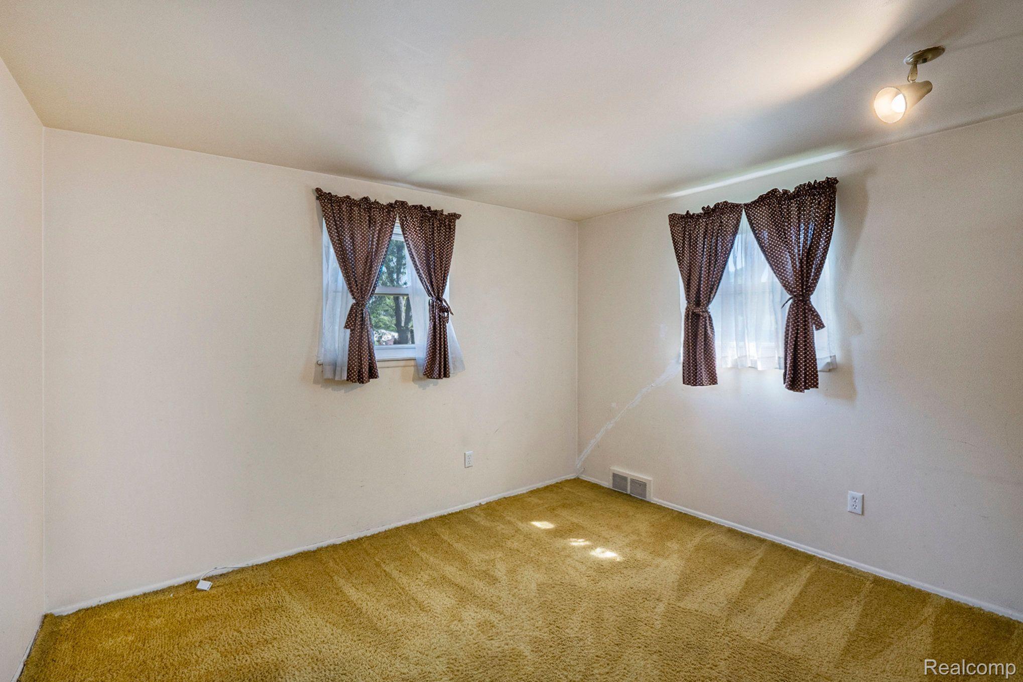 15606 Levan Road Livonia, MI 48154 - Photo 22 of 32 Gallery Image 22