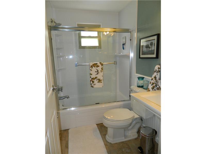 468 Marzolf Road Pittsburgh, PA 15209 - Photo 7 of 18 Full Bath.