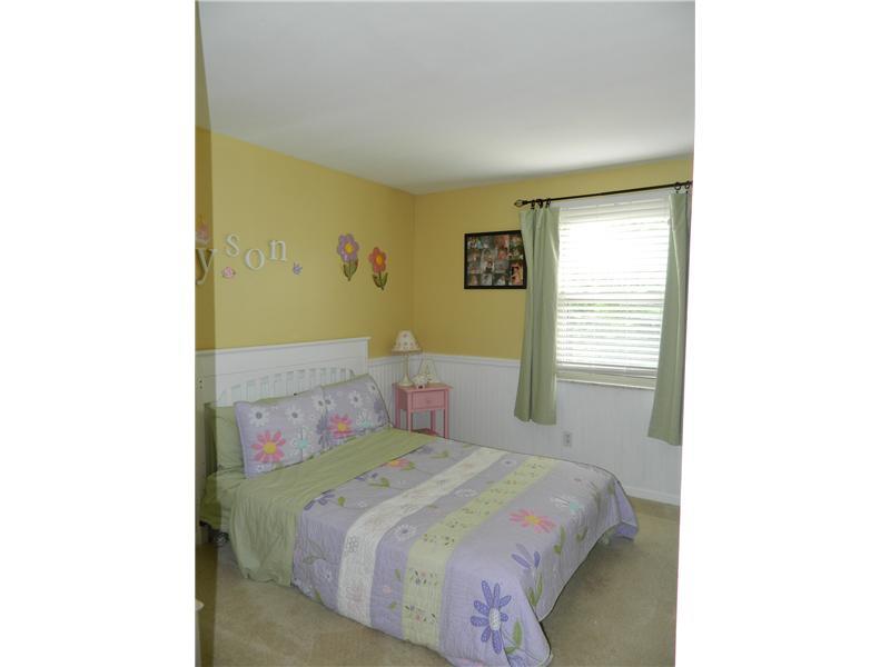 468 Marzolf Road Pittsburgh, PA 15209 - Photo 8 of 18 Bedroom.
