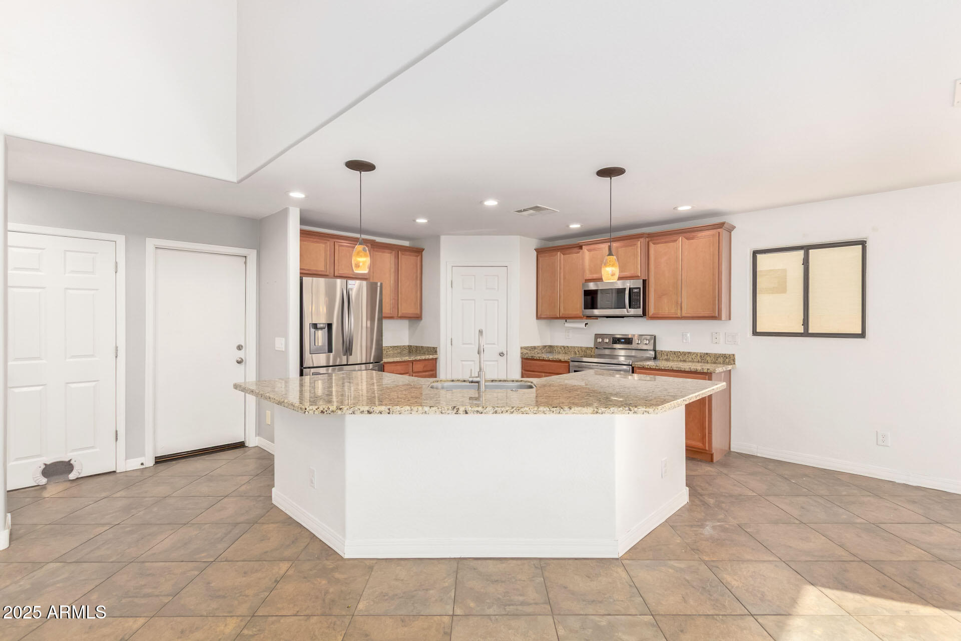 2179 East Cochise Avenue Apache Junction, AZ 85119 - Photo 7 of 46 Kitchen 3